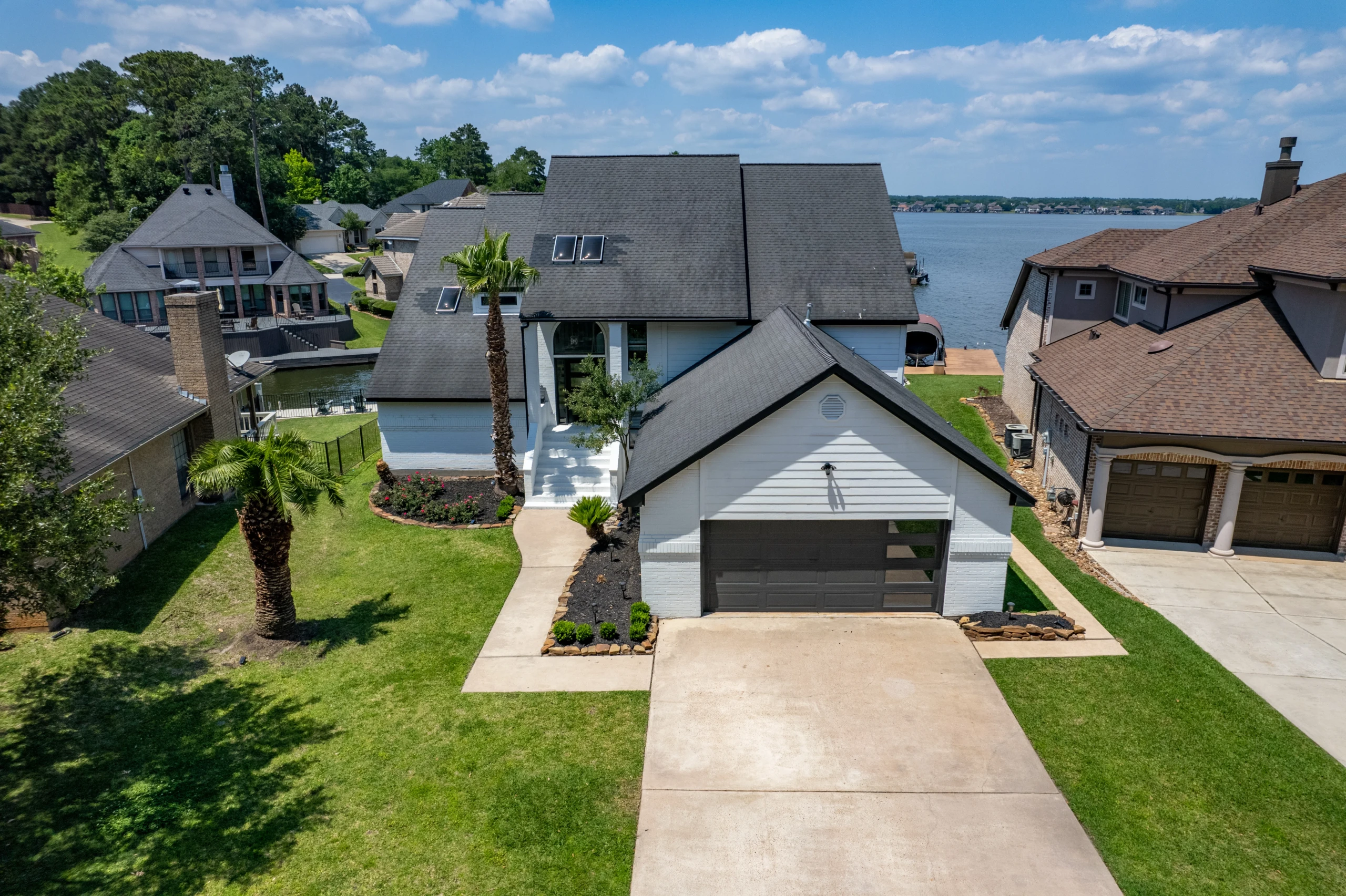 The Waterfront Villa on Lake Conroe, a lakeside stay for holiday events and light displays near Montgomery TX