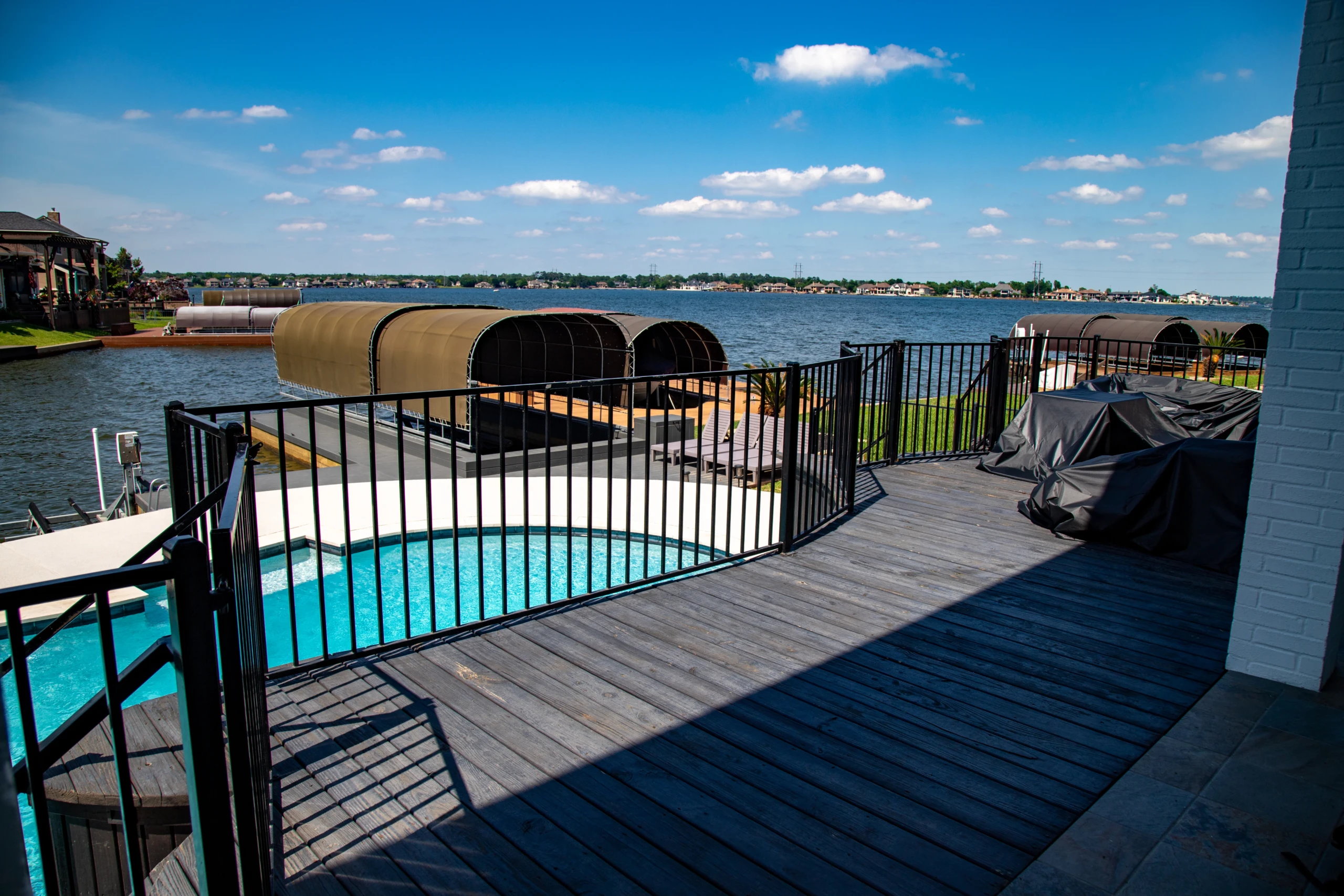 Waterfront pool and private boat dock, where to stay in Montgomery, TX on Lake Conroe