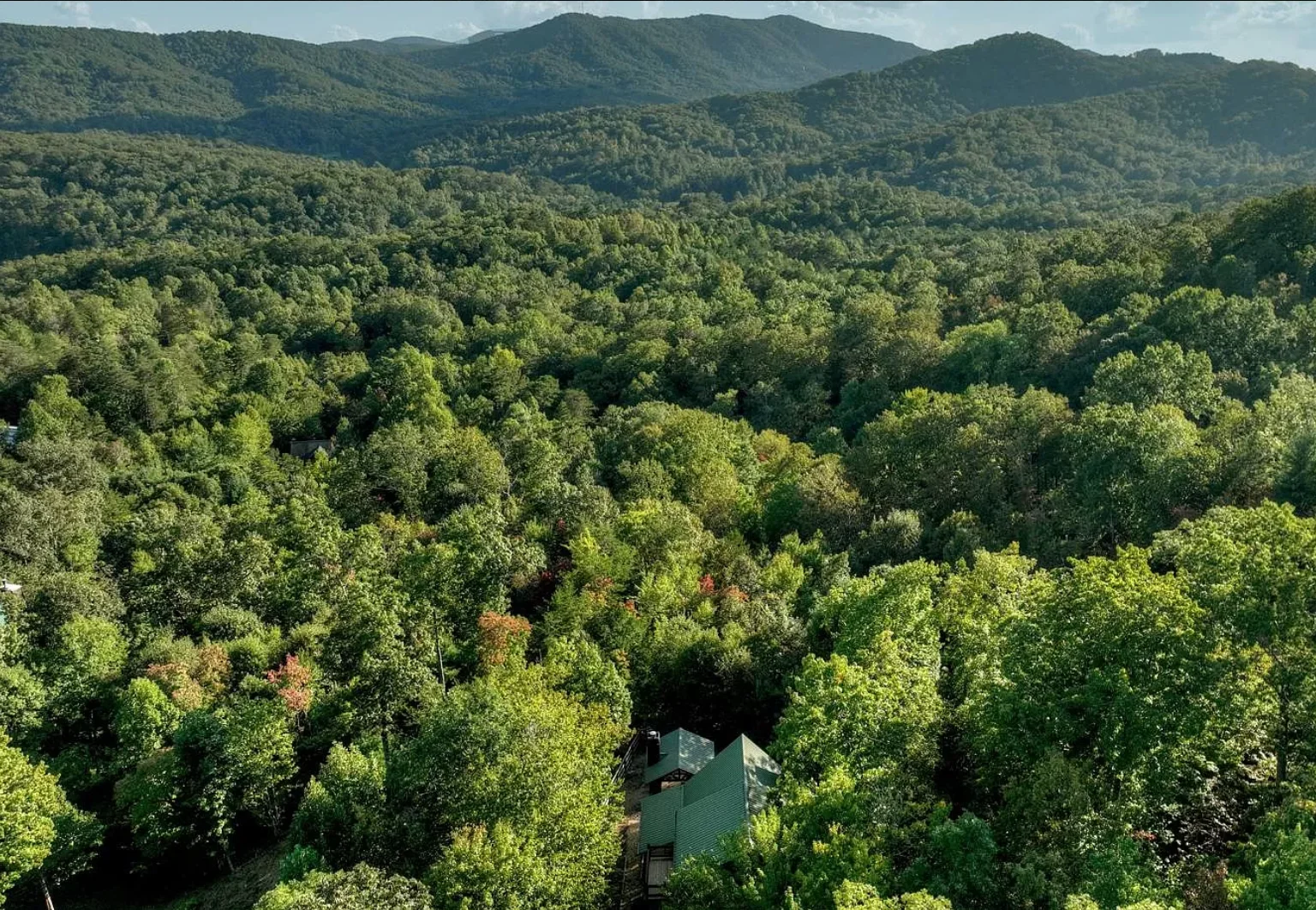 Chalet Blue Ridge cabin in the forest with mountain views, a quiet base for a Blue Ridge or Helen trip